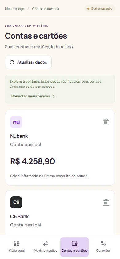 Tela de contas e cartões no celular, com informações financeiras de demonstração.
